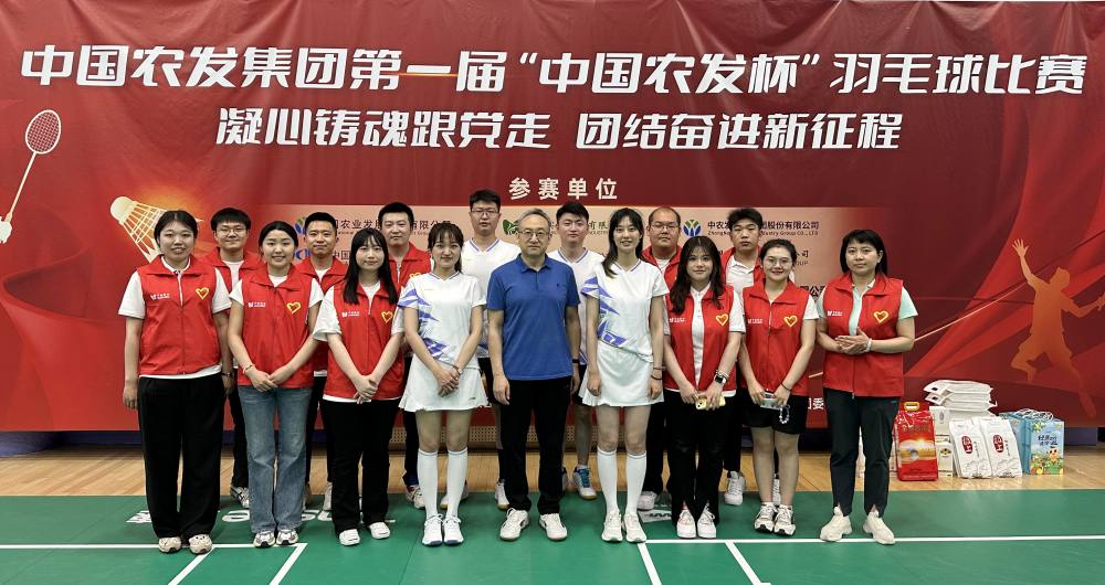 孫書記與志愿者合影_副本.jpg 孫書記與志愿者合影_副本.jpg